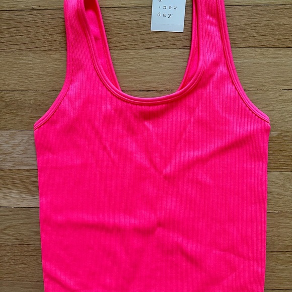 New Day Tank tops set of 3 - Picture 4 of 6